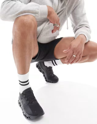 Tênis de corrida ON Cloudmonster totalmente pretos