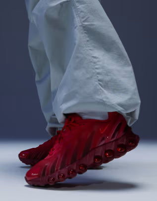 Air Max DN8 na cor vermelha