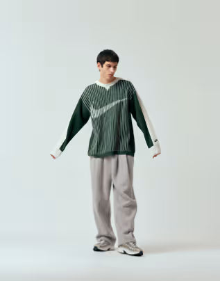 Club de malha nas cores verde escuro e branco.