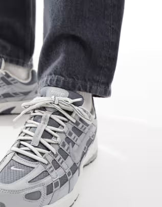 P-6000 unissex em cinza e branco.