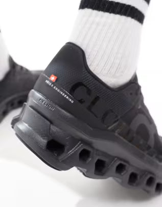 Tênis de corrida ON Cloudmonster totalmente pretos