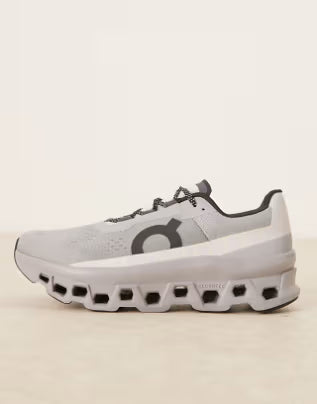 Tênis de corrida ON Cloudmonster na cor cinza