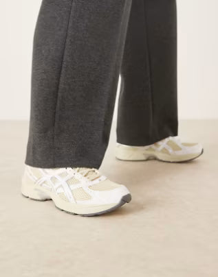 Tênis Asics Gel-1130 na cor branco-creme